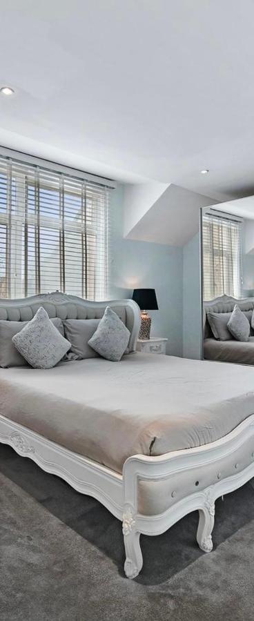 Hampstead Opulence Apartment - Luxurious Split Level Property 런던 외부 사진